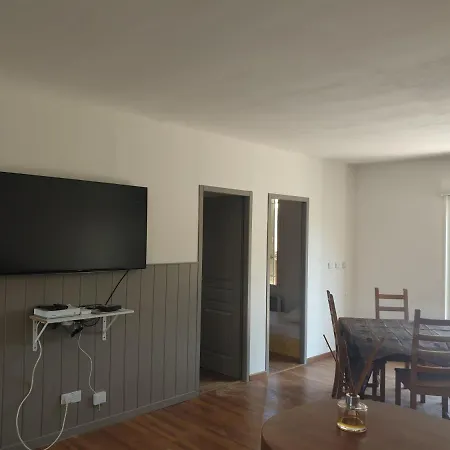 Villa Maison Individuelle Entierement Equipee Face Aux Arenes