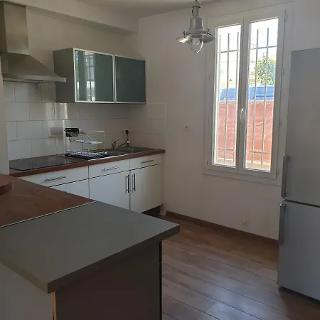 Maison Individuelle Entierement Equipee Face Aux Arenes *